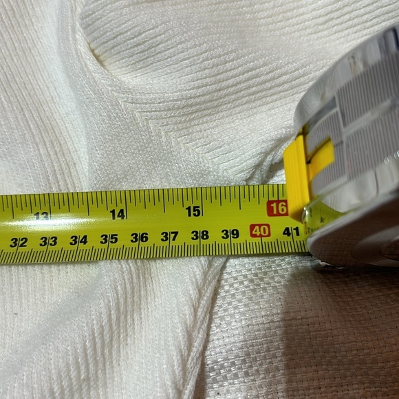 2/$30 Entro Long Sleeve Puff Shoulder White Bodysuit Size M - Picture 7 of 7